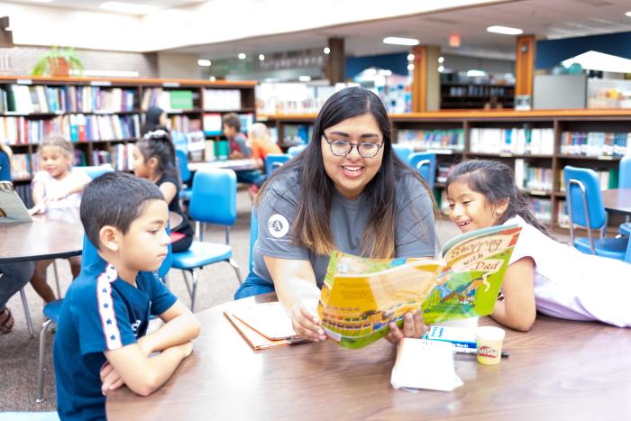 Summer Reads Mentor reading with two children