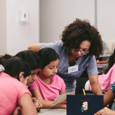 VISTA member plays game with young readers